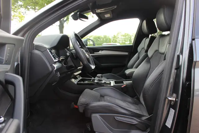 Audi Q5 view 11