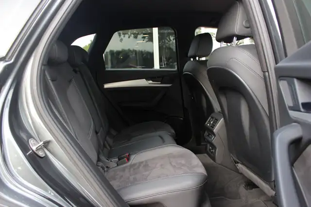 Audi Q5 view 13