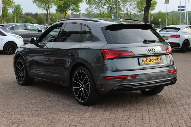 Audi Q5 view 4