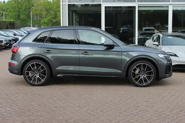 Audi Q5 view 6