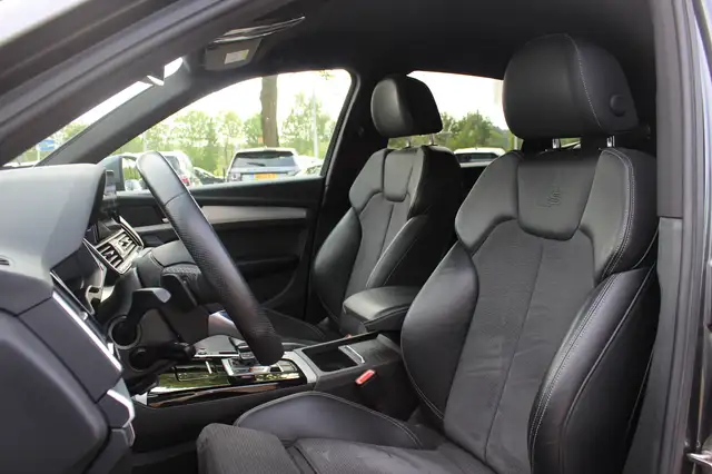 Audi Q5 view 5