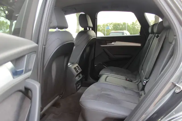 Audi Q5 view 12