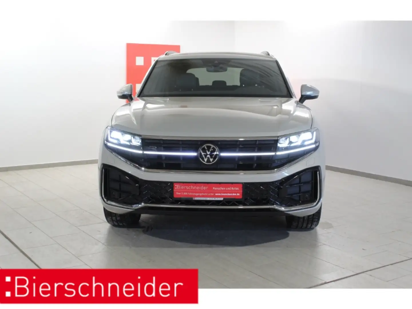 Volkswagen Touareg 3.0 TDI 2x R-Line 22 AHK STAND Beige - 2