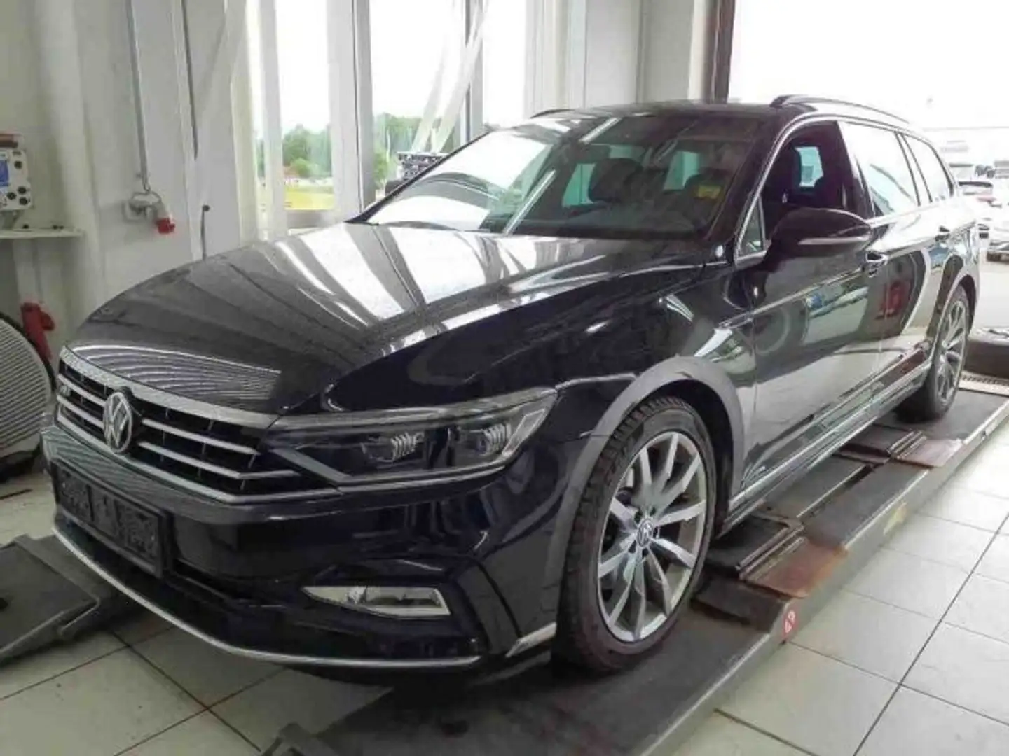 Volkswagen Passat Variant 2.0 TDI DSG R-LINE MATRIX+NAV+ACC Schwarz - 2