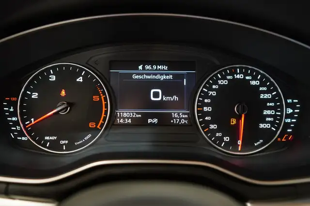 Audi A4 view 26