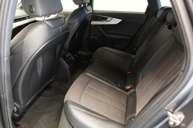 Audi A4 view 16
