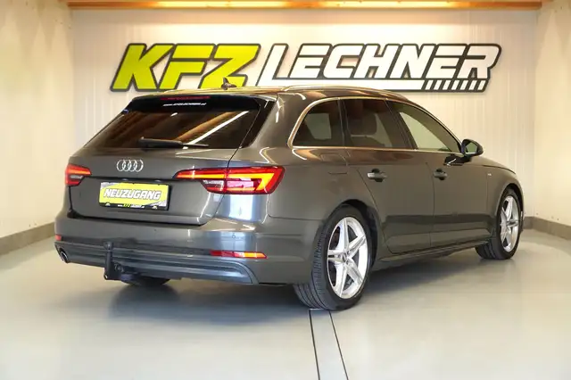 Audi A4 view 4