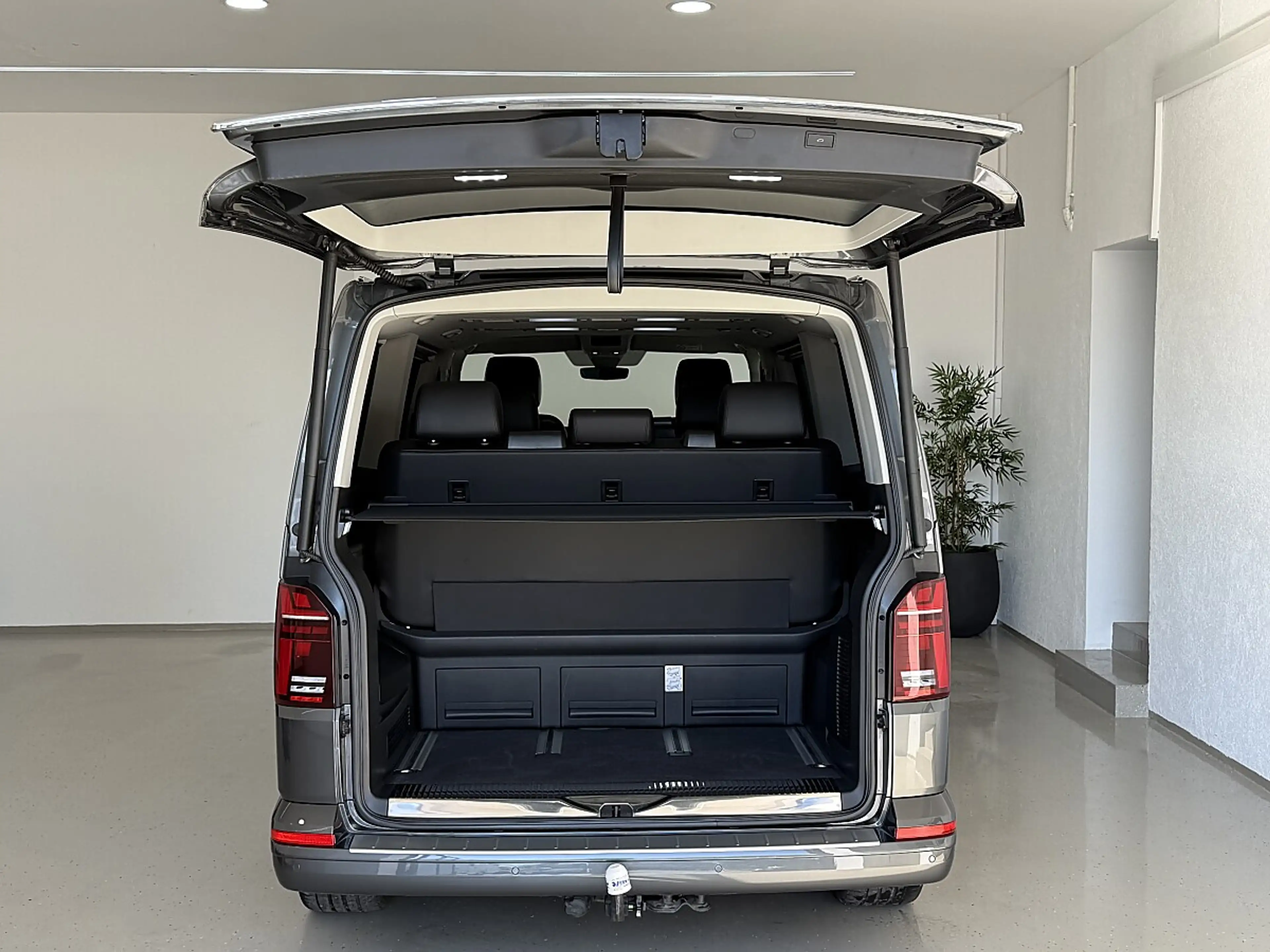Volkswagen T6.1 Multivan Multivan Cruise T6.1 2,0 TDI 4Motion  DSG — photo 12