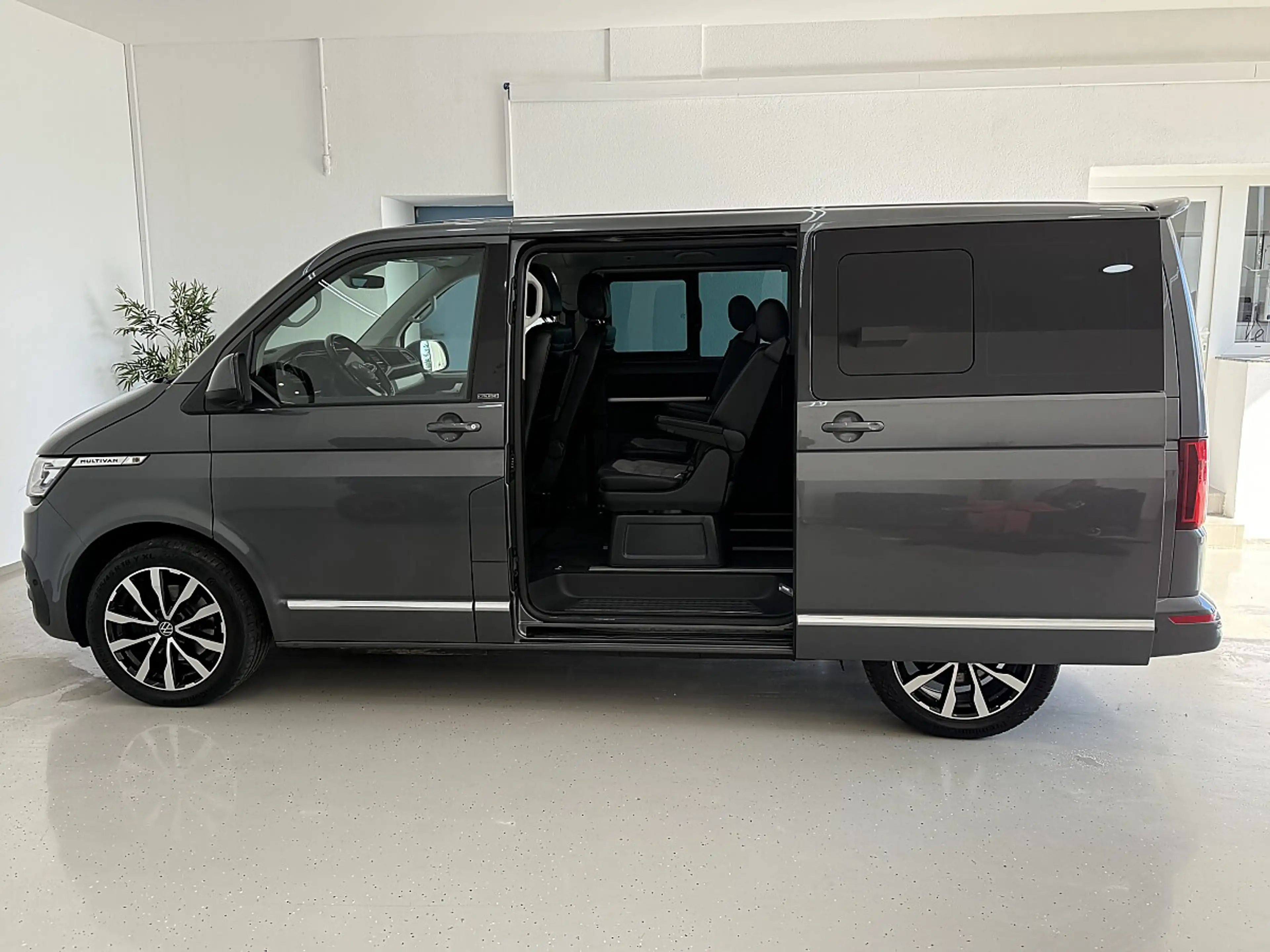 Volkswagen T6.1 Multivan Multivan Cruise T6.1 2,0 TDI 4Motion  DSG — photo 14