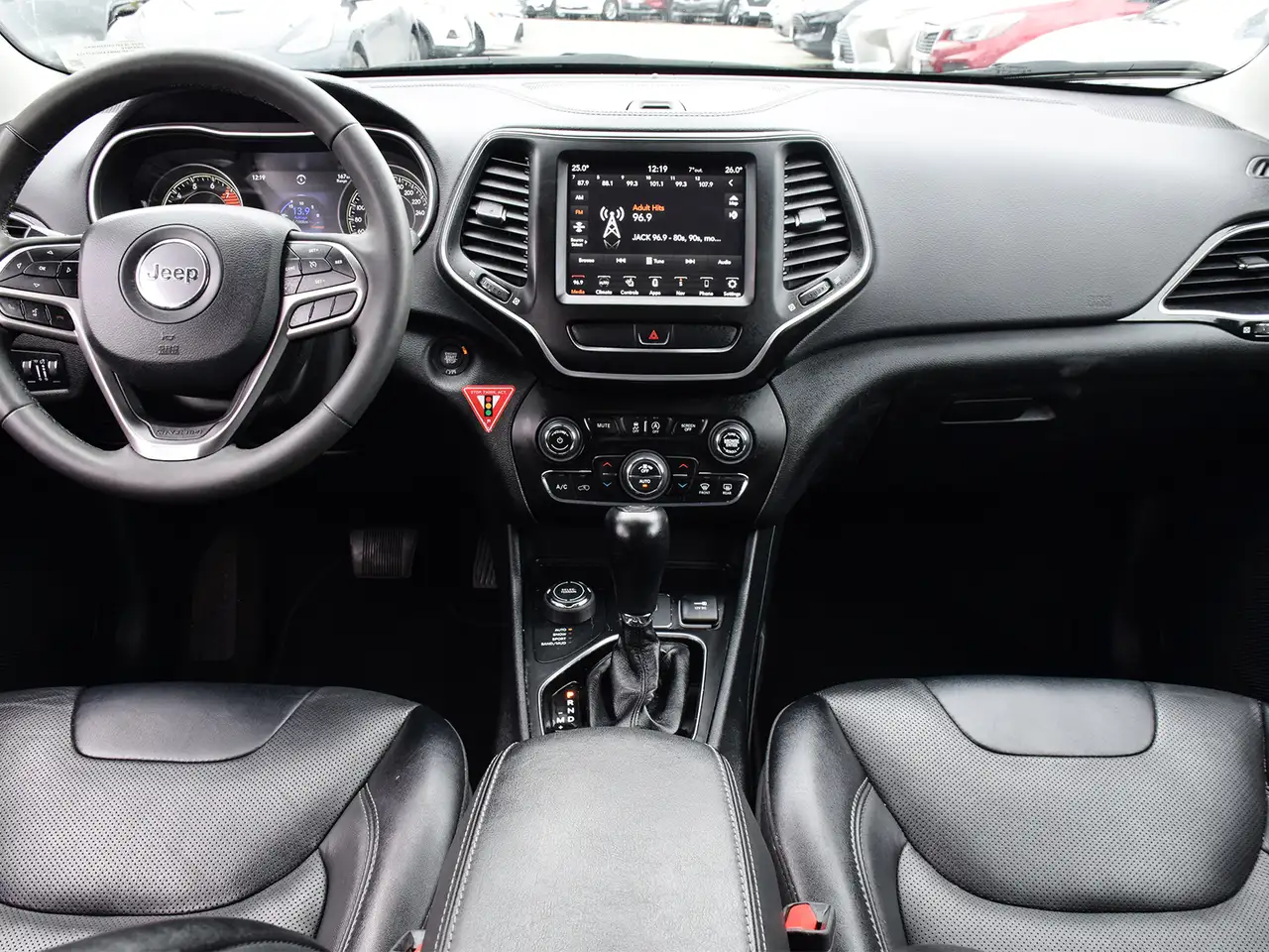 Jeep Cherokee снимка Jeep Cherokee