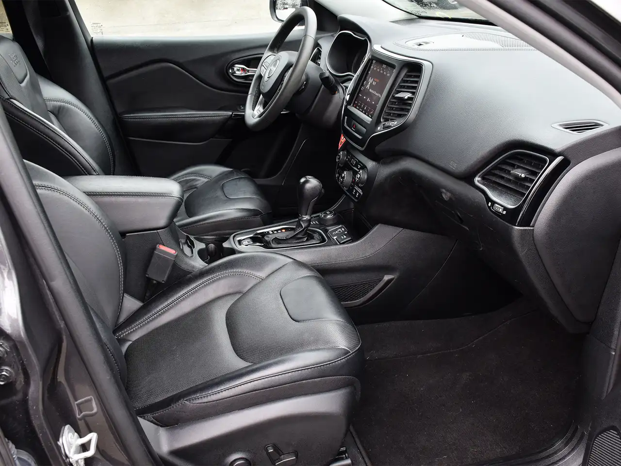 Jeep Cherokee снимка Jeep Cherokee