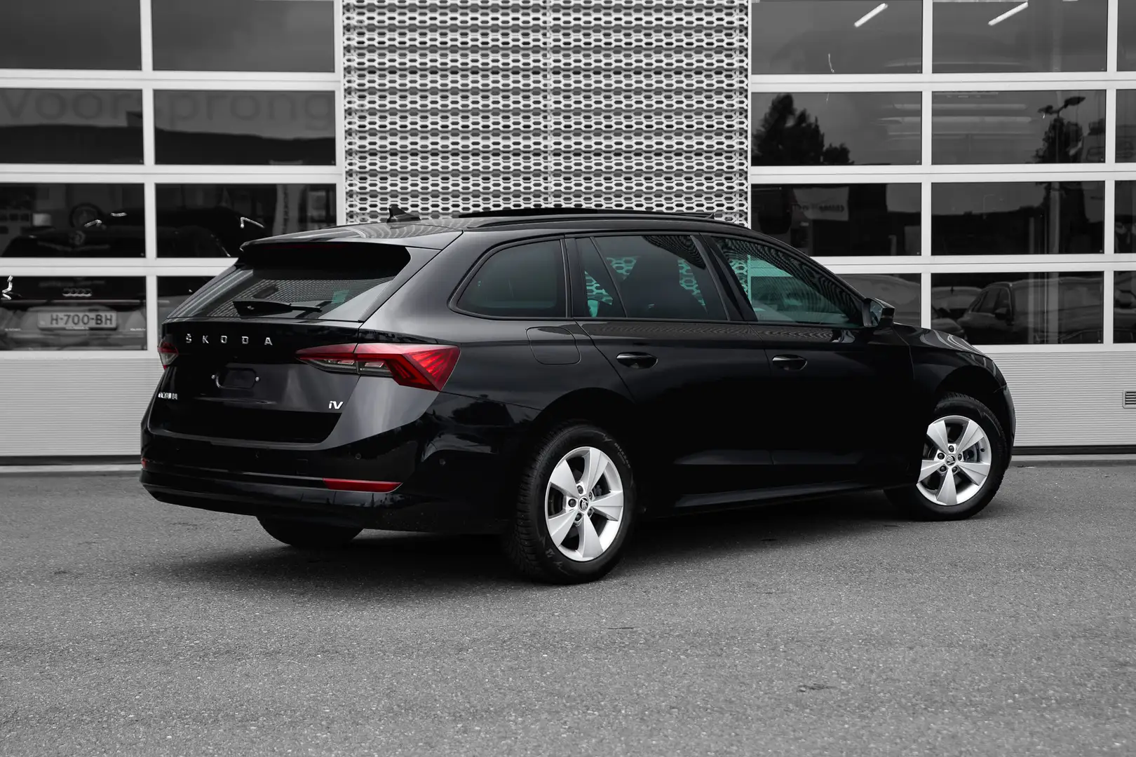 Skoda Octavia Combi Business Edition | Achteruitrijcamera | Chro Grijs - 2