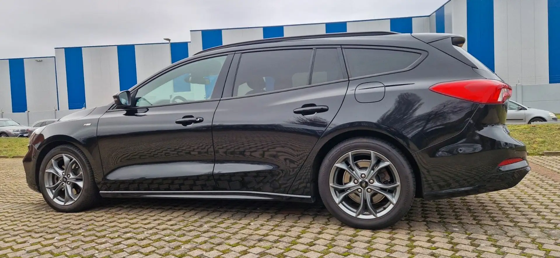 Ford Focus Turnier ST-Line Top Ausstattung AHK Autom. Schwarz - 2