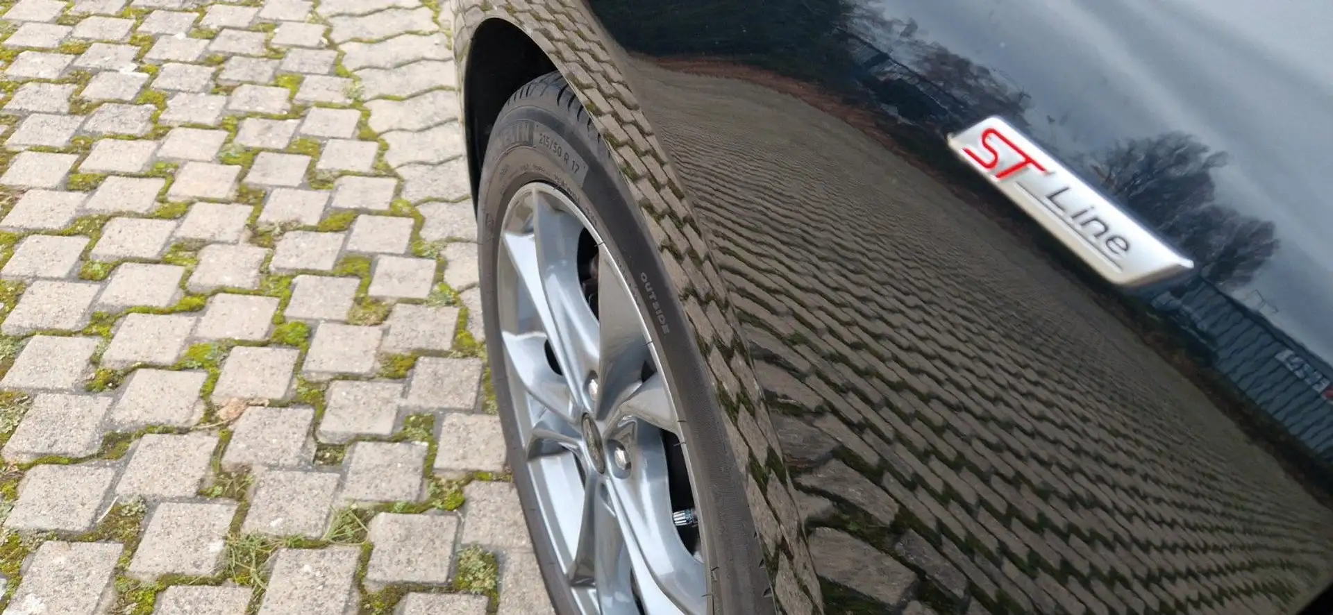 Ford Focus Turnier ST-Line Top Ausstattung AHK Autom. Schwarz - 1