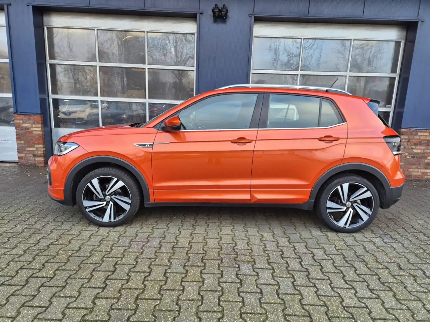 Volkswagen T-Cross 1.0 TSI STYLE BNS R AUTOMAAT. TREKHAAK, 2X R-LINE, Oranje - 2
