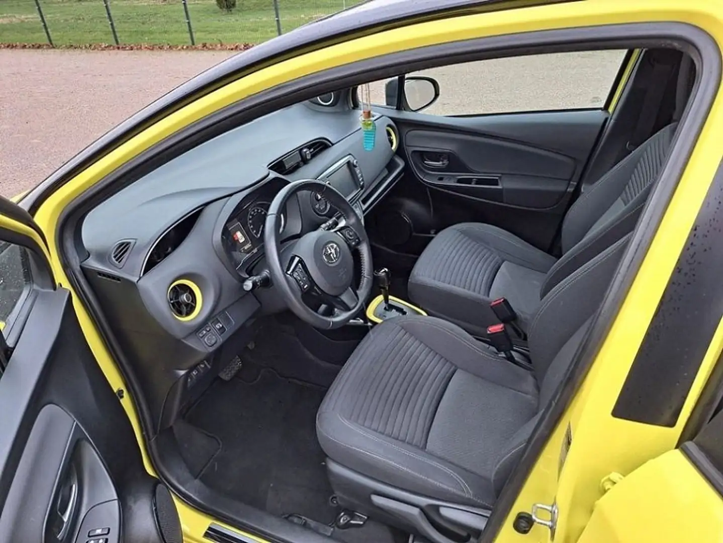 Toyota Yaris 1,5-Dual-VVT-iE Gelb - 1