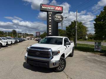 SR5 Plus 4x4 Double Cab 5.7L | No Accidents | Single Owner | Leather Seats