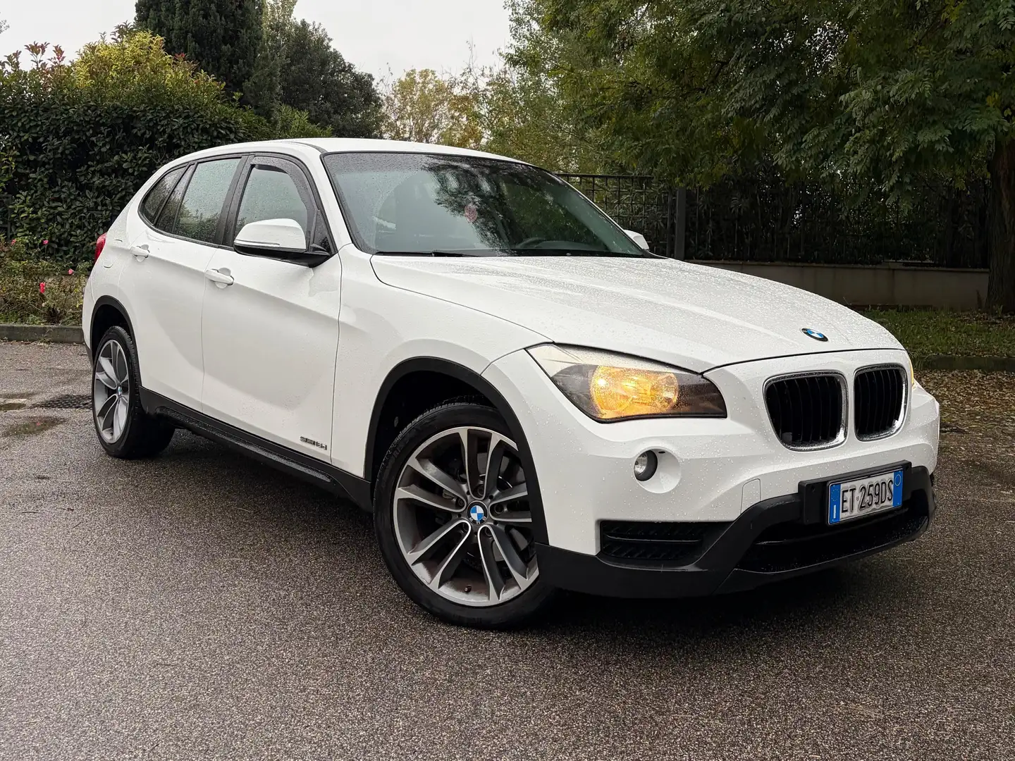 BMW X1 X1 E84 sdrive16d Sport Line Weiß - 1