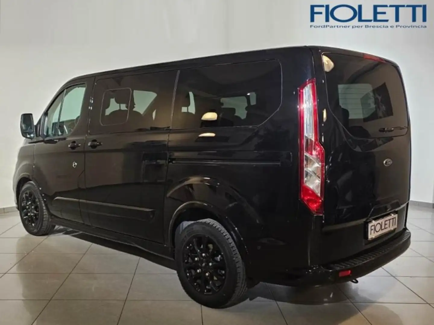 Ford Tourneo Custom 320 2.0 TDCI 185CV AUT. PC SPORT Nero - 2