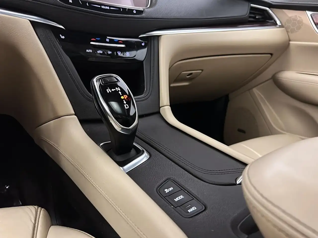 Cadillac XT5 снимка Cadillac XT5