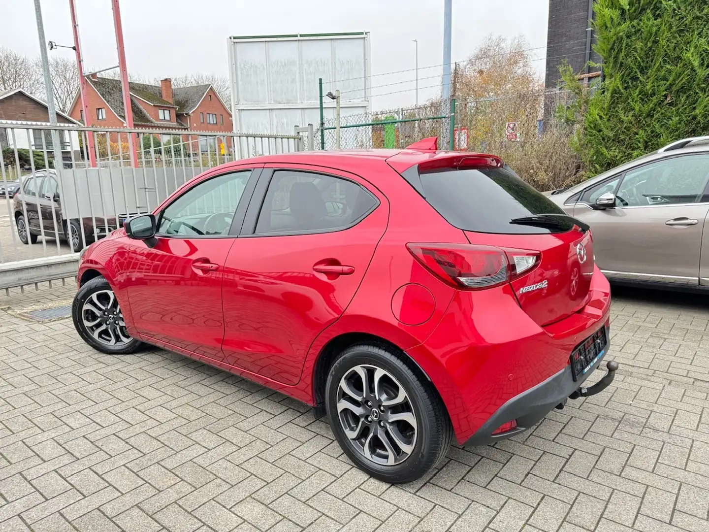 Mazda 2 SKYACTIV-G 90 Exclusive-Line ** 1 JAAR GARANTIE ** Rood - 2