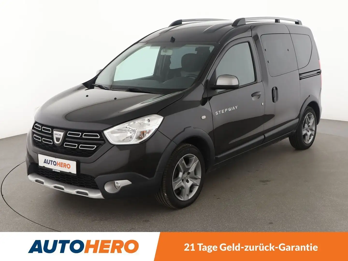 Dacia Dokker 1.5 Blue dCi Stepway Plus*NAVI*PDC*SHZ*AHK* Schwarz - 1