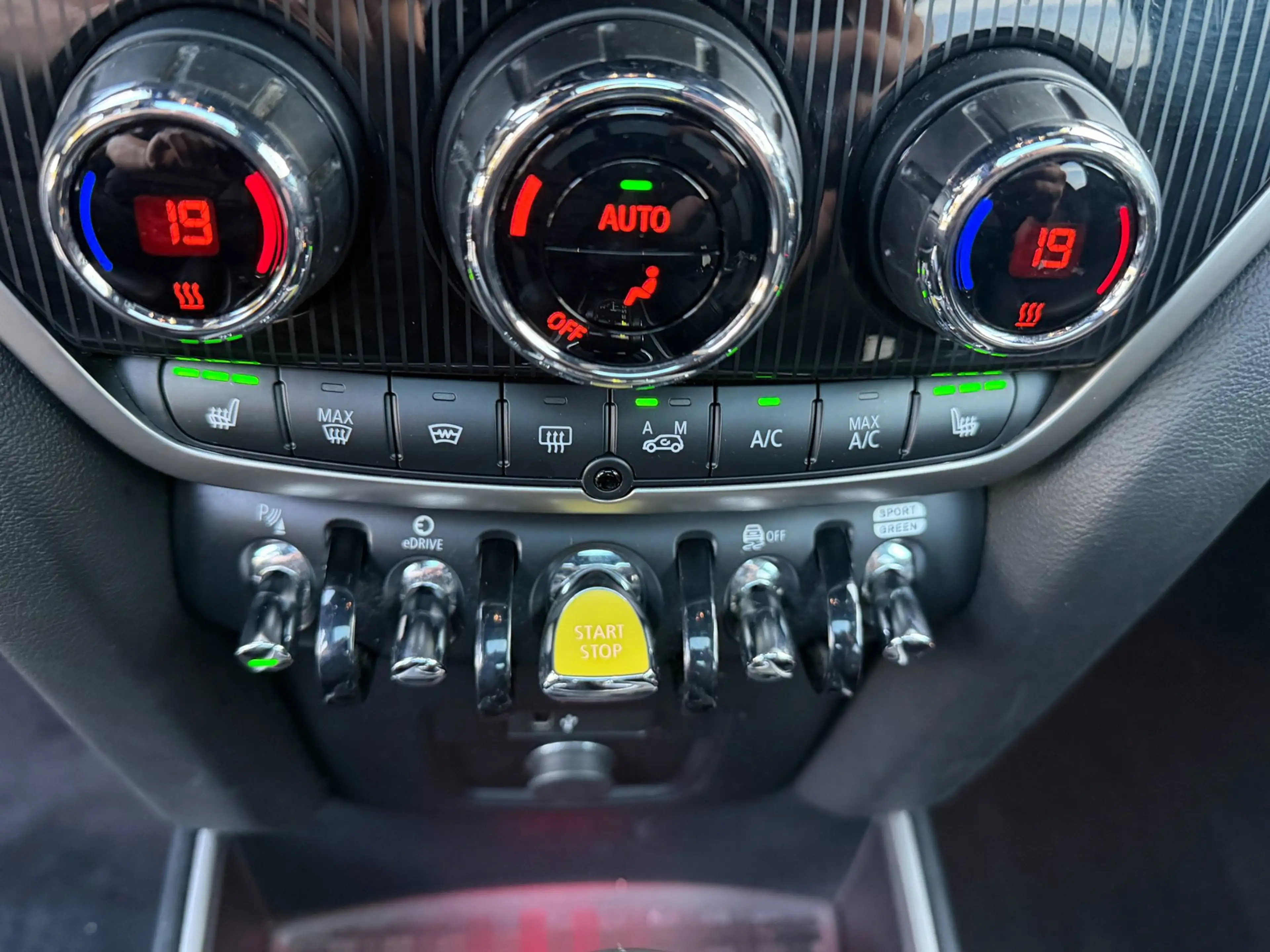 MINI Cooper SE Countryman 1.5 ALL4 224PK Pano | HK | HUD | Leder — photo 19