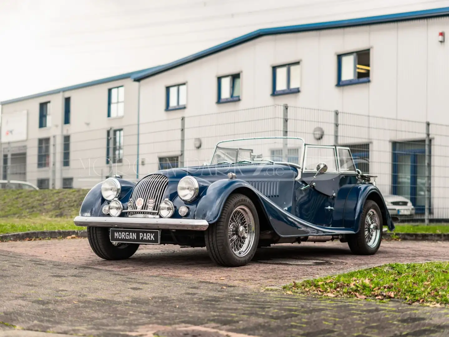 Morgan Plus 4 - 4 Sitzer *Rechtslenker* Blau - 1