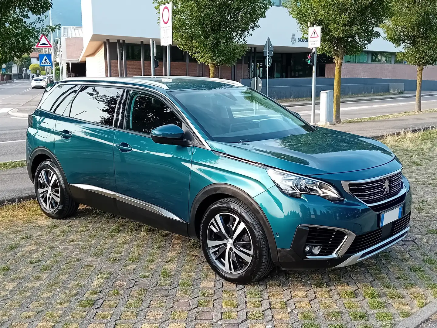 Peugeot 5008 7 posti 1.5 bluehdi Allure s&s 130cv eat8 Blu/Azzurro - 1