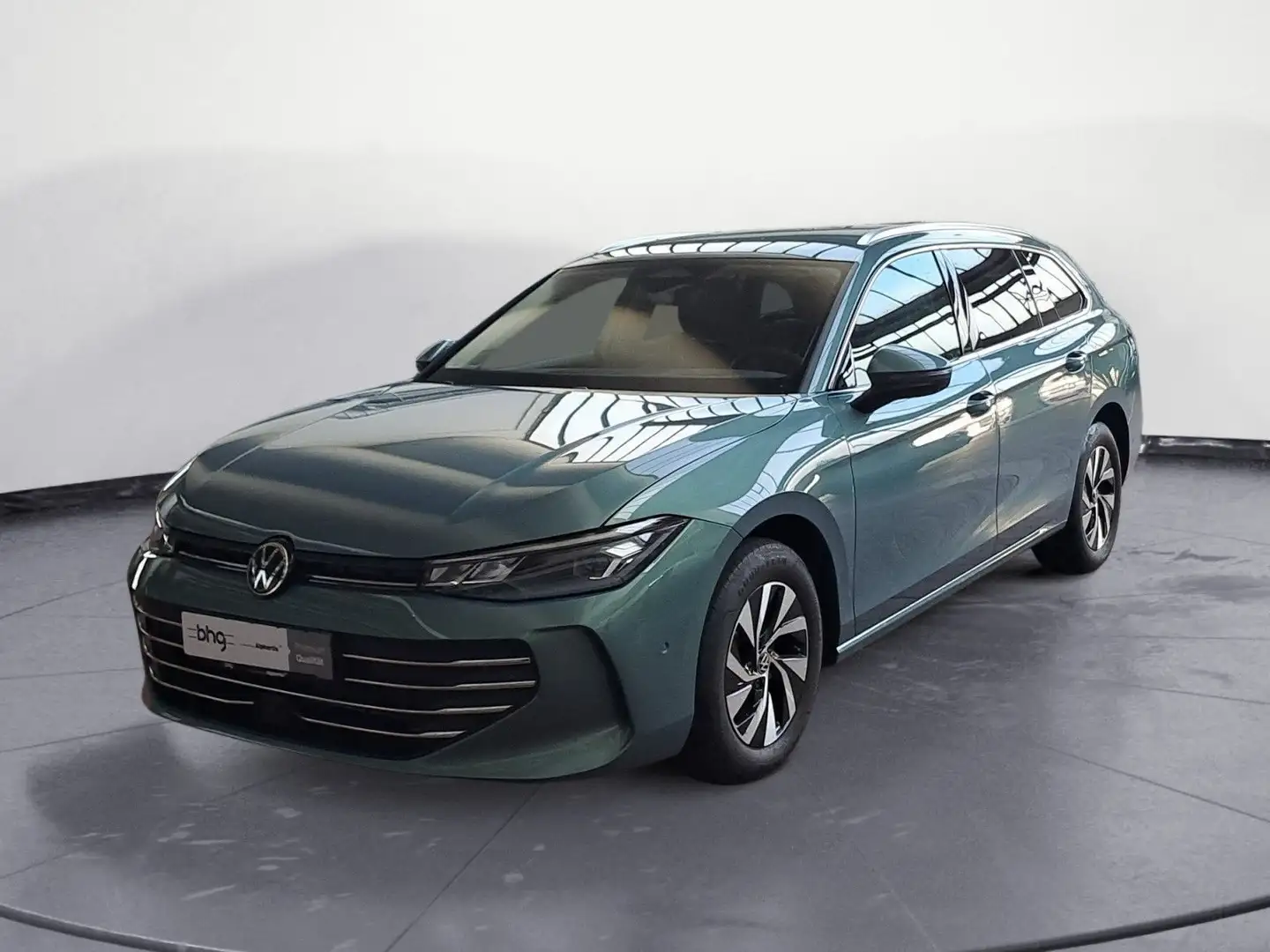 Volkswagen Passat Variant 1.5 e-TSI DSG Business *AKUSTIKPA Grün - 2