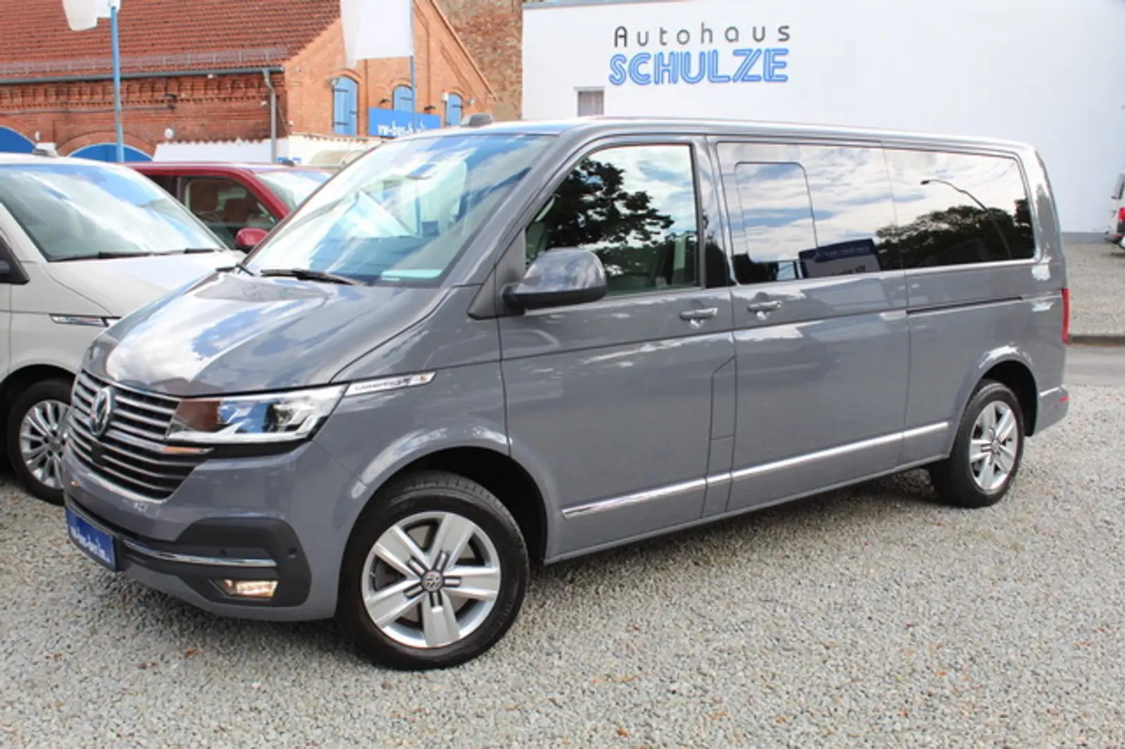 Volkswagen T6.1 Caravelle Highline LR Lang DSG 4Motion  AHK Šedá - 1