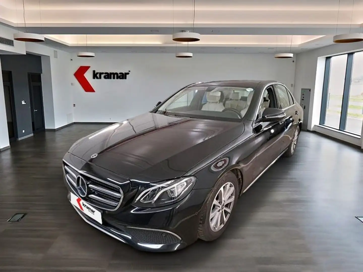 Mercedes-Benz E 200 d 9G Aut. AVANTGARDE LED/Kamera/Panorama Black - 1