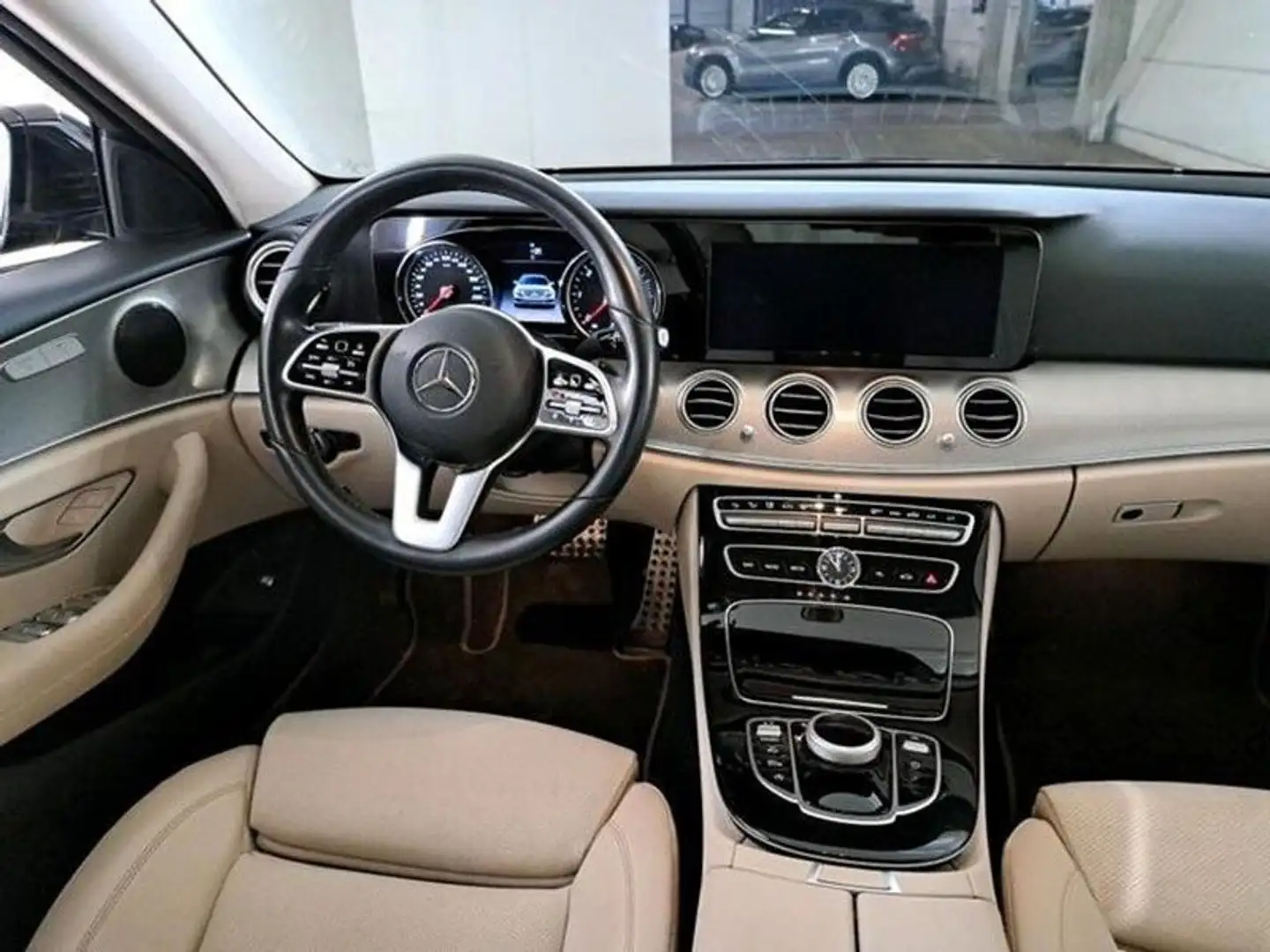 Mercedes-Benz E 200 d 9G Aut. AVANTGARDE LED/Kamera/Panorama Black - 2