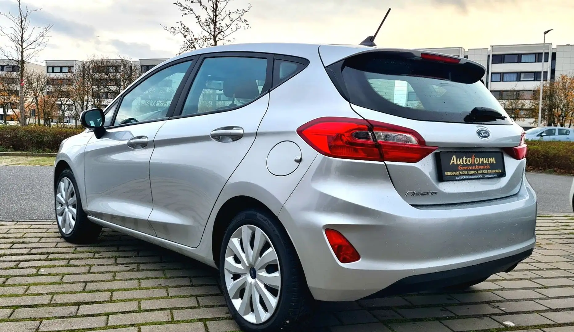 Ford Fiesta Cool & Connect Silber - 2