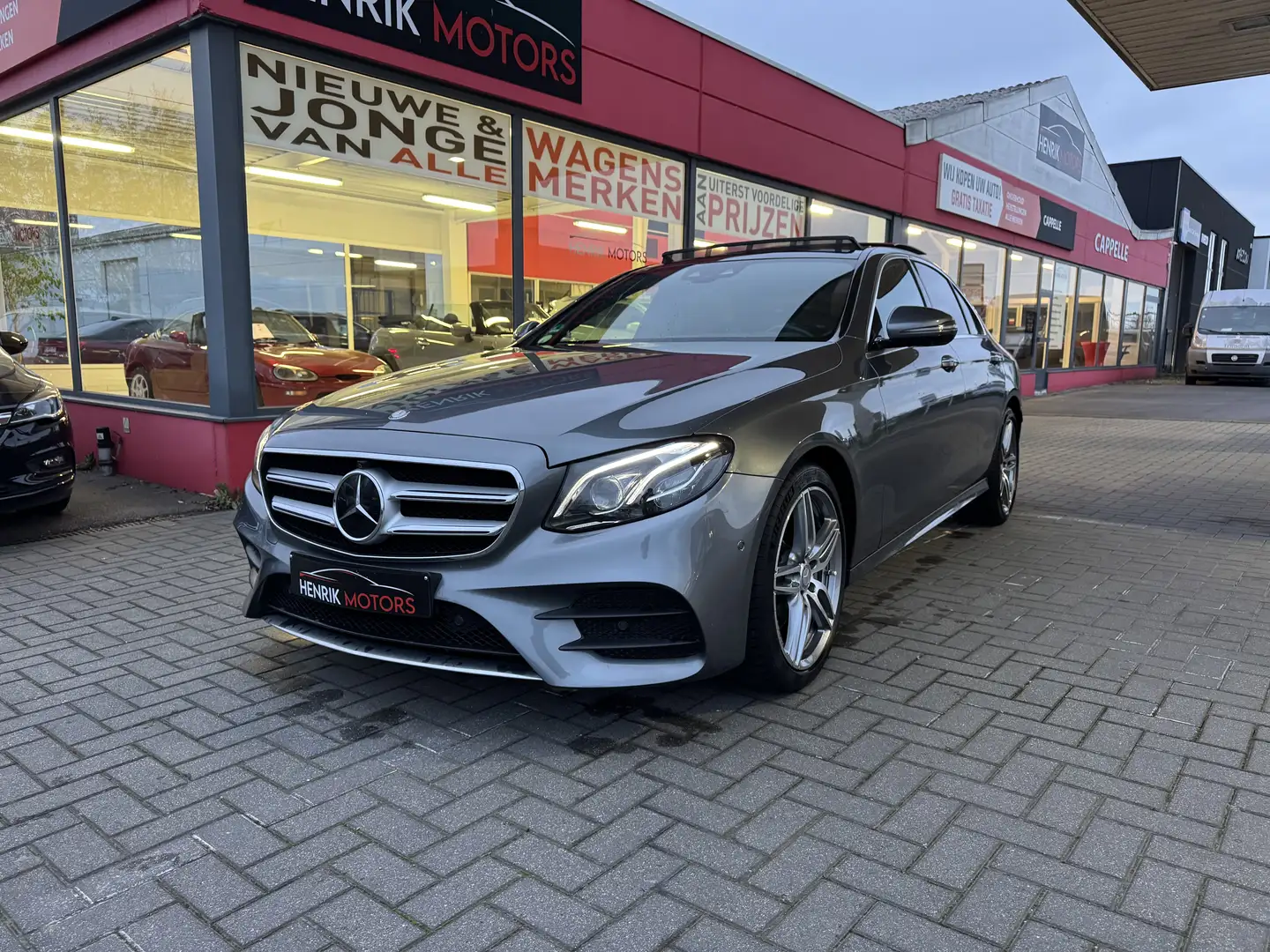 Mercedes-Benz E 220 d 9G-TRONIC AMG-PACK •PANO• •BURMESTER• - 1