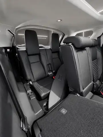 Land Rover Discovery Sport view 9