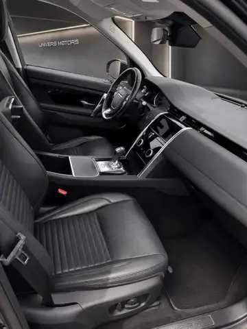 Land Rover Discovery Sport view 2