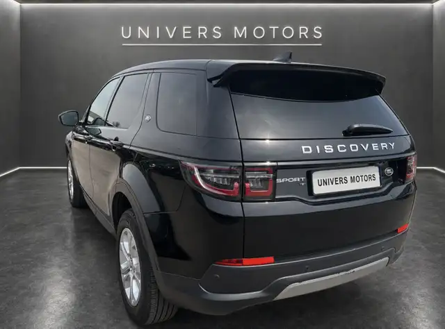 Land Rover Discovery Sport view 4