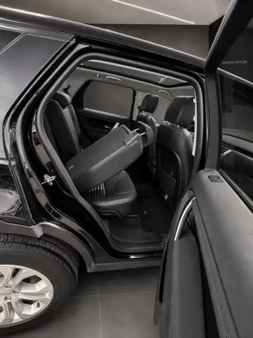 Land Rover Discovery Sport view 10
