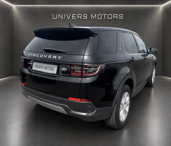 Land Rover Discovery Sport view 3