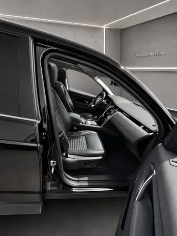 Land Rover Discovery Sport view 11