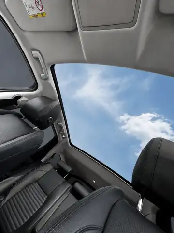 Land Rover Discovery Sport view 13