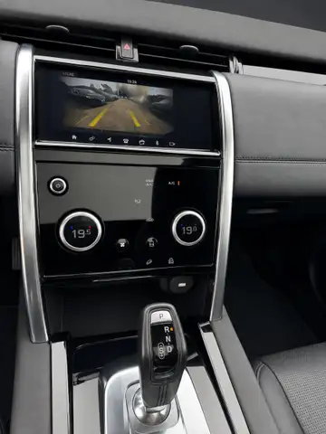 Land Rover Discovery Sport view 5