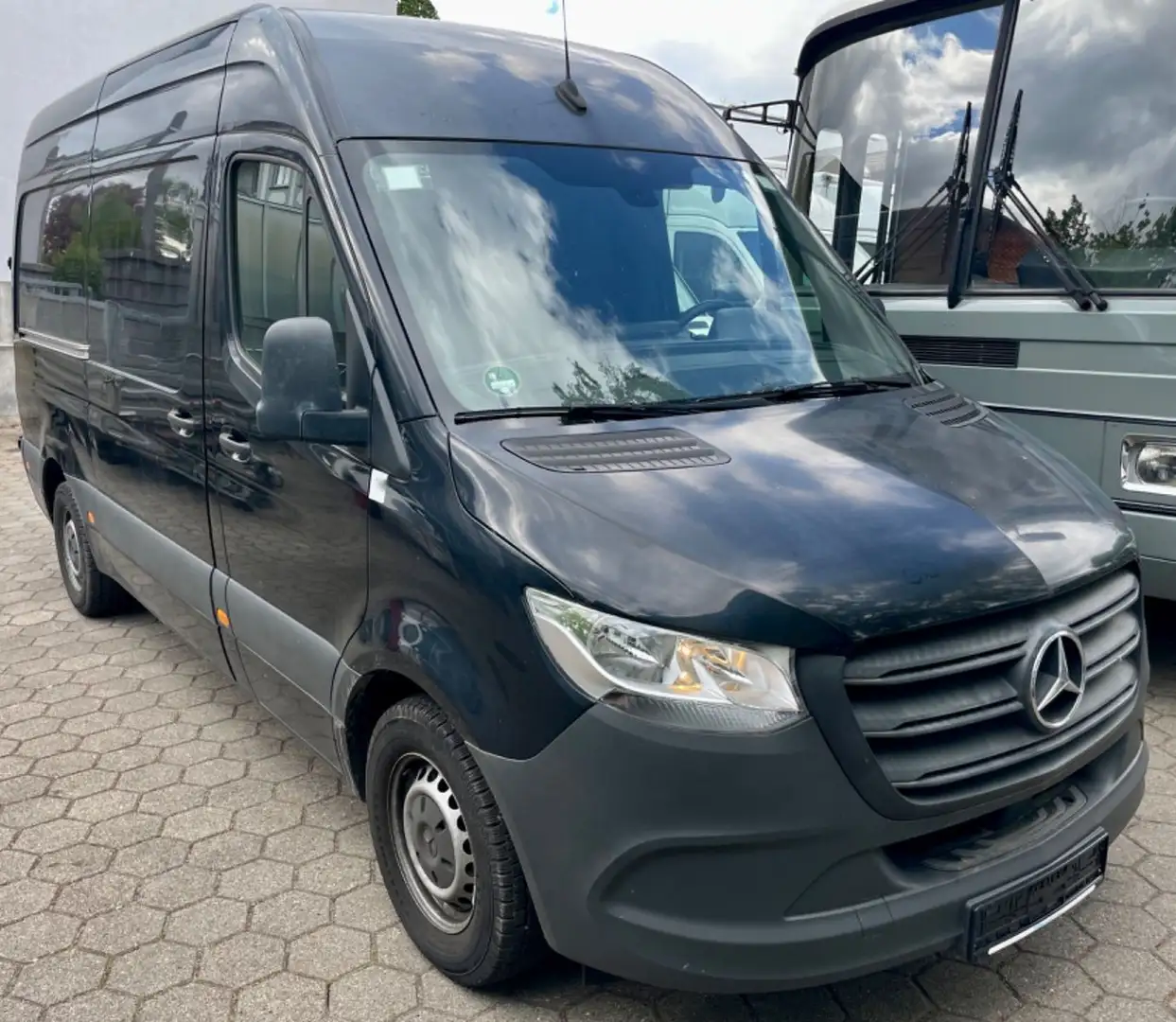 Mercedes-Benz Sprinter 314 mit Unterflur-Generator 20KW Noir - 1