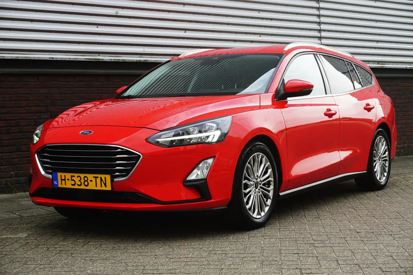 Ford Focus Wagon 1.0 EcoB.125PK Titanium Bus. DesignPack/17In Rood - 1