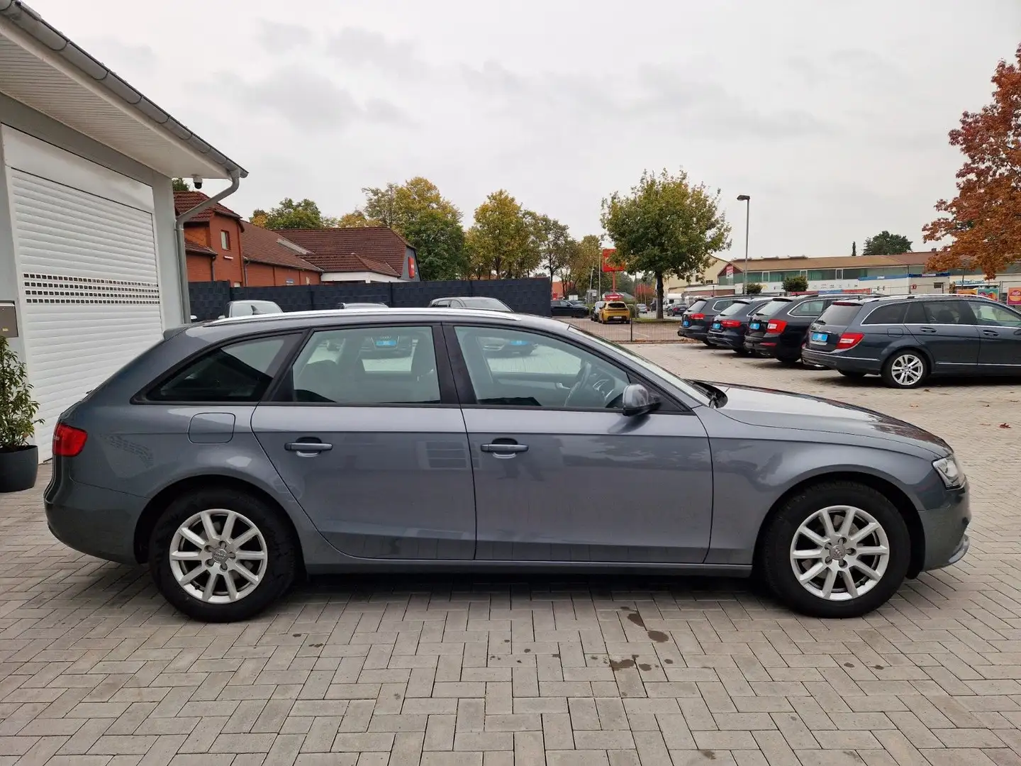 Audi A4 Avant+Automatik+AHK+Xenon+TÜV neu Grau - 2