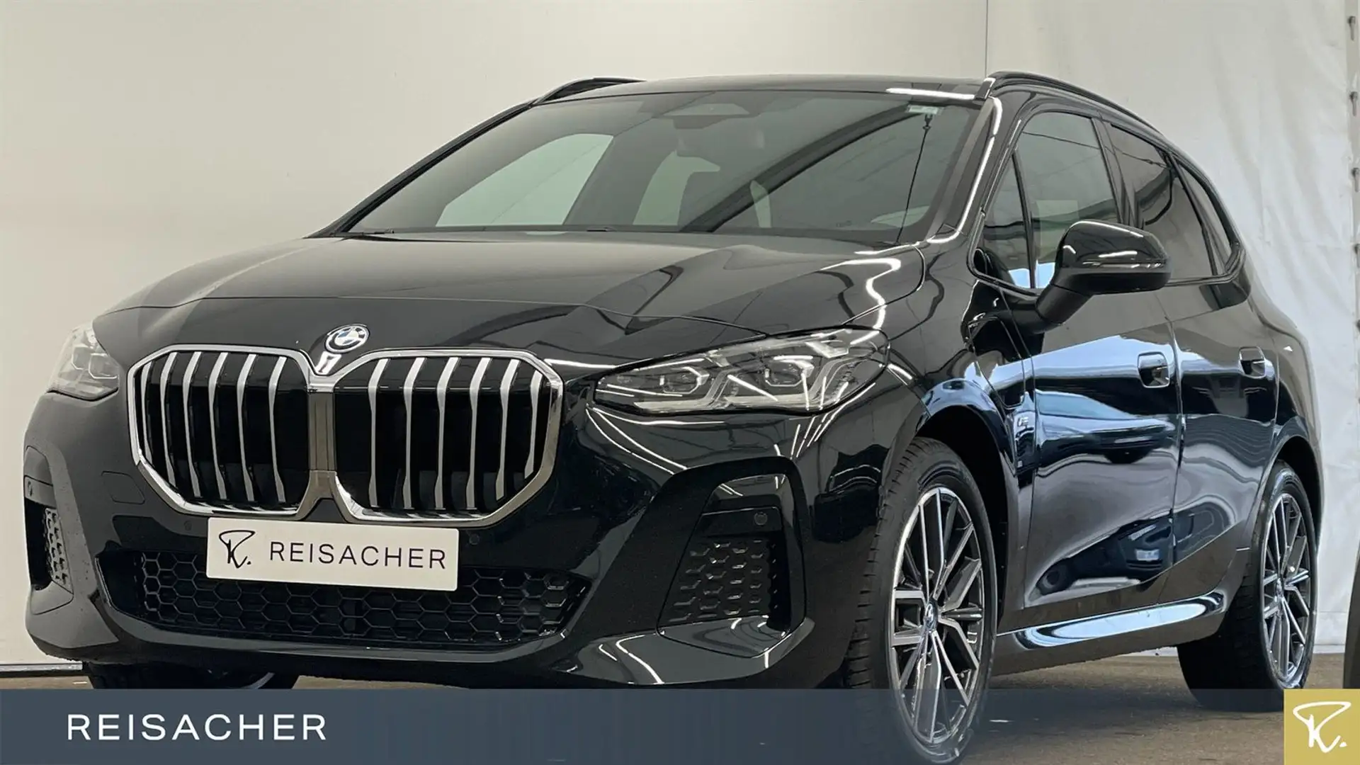BMW 230 e A xDrive Active Tourer M-Sport,Pano,AHK,DA+ Zwart - 1