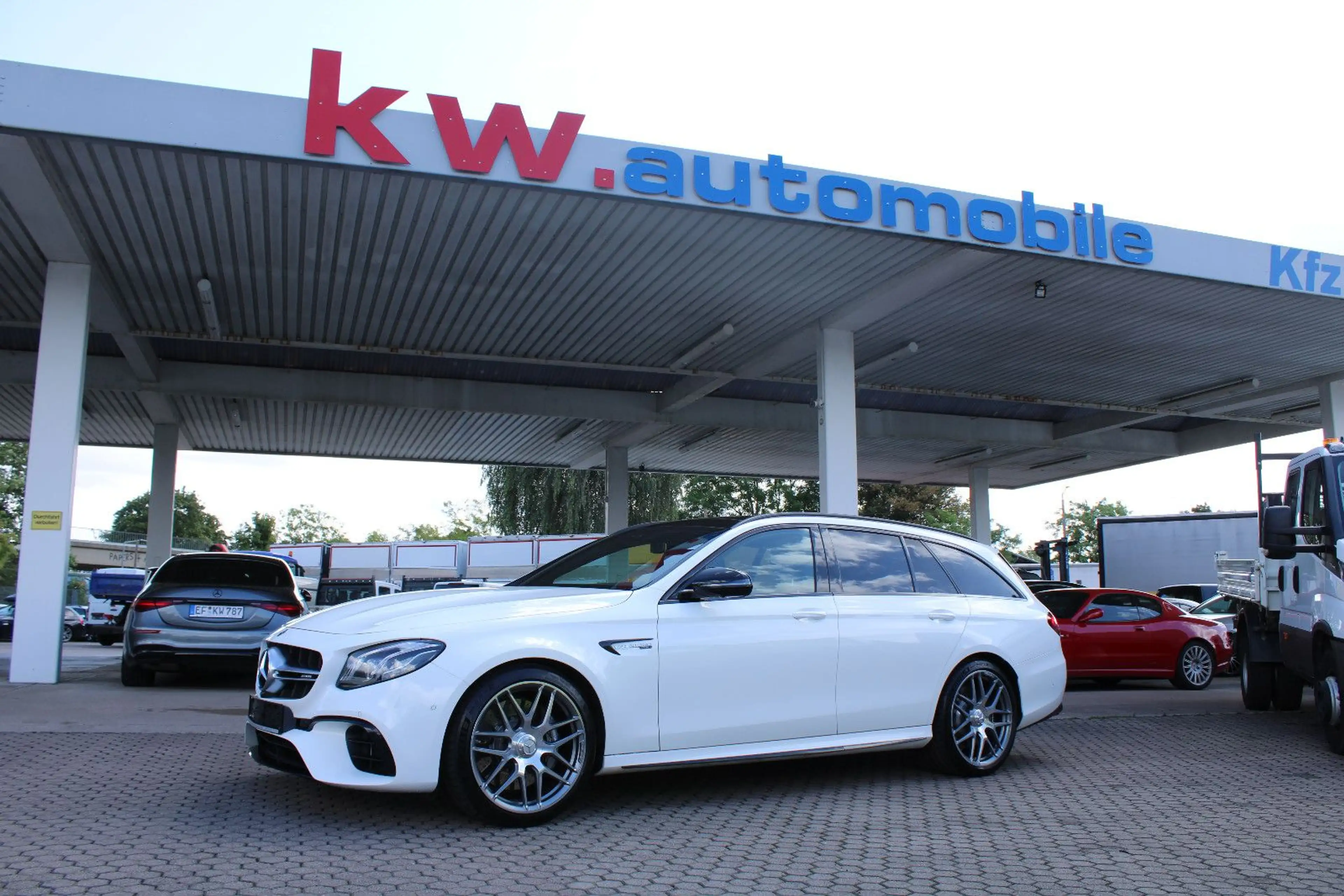 Mercedes-Benz E 63 AMG T 4Matic,Multibeam,STHZG.,Panor.,V-MAX