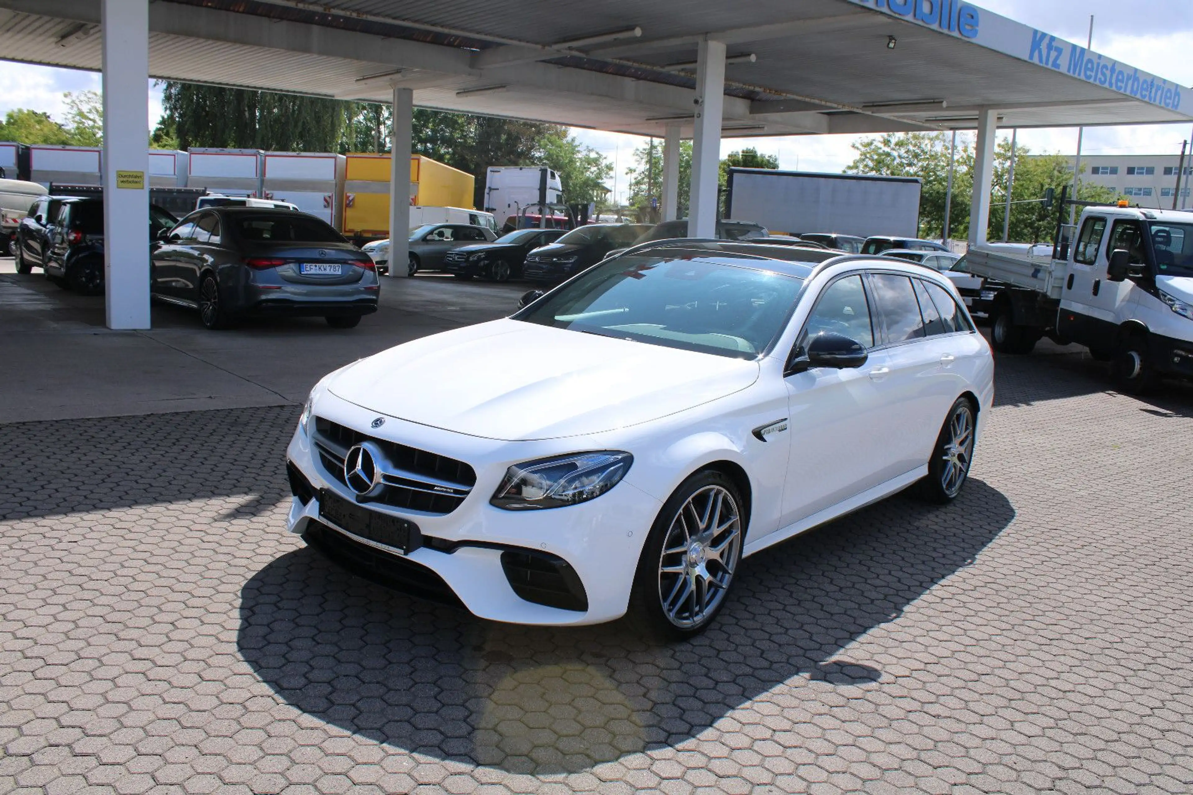 Mercedes-Benz E 63 AMG T 4Matic,Multibeam,STHZG.,Panor.,V-MAX — photo 3