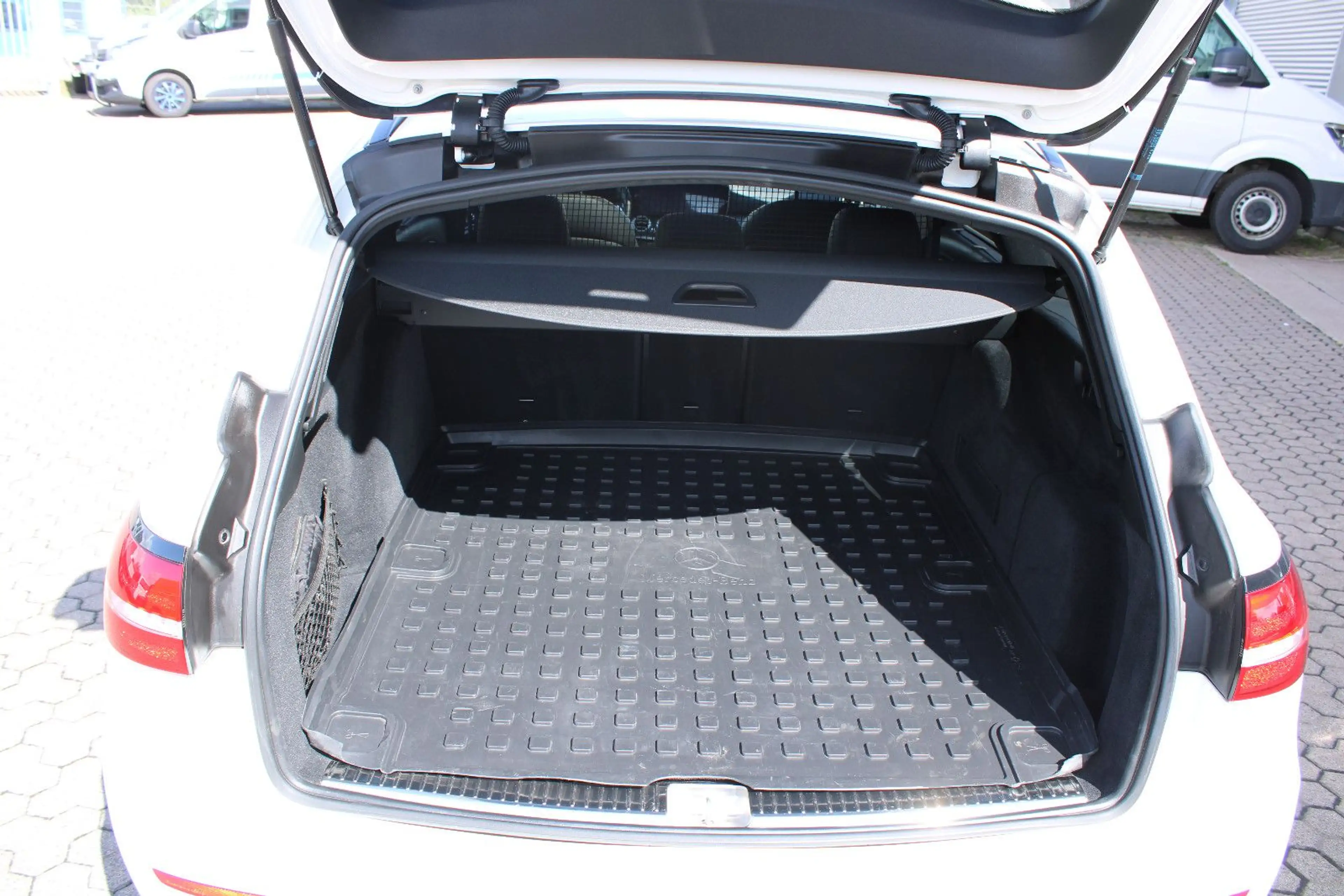 Mercedes-Benz E 63 AMG T 4Matic,Multibeam,STHZG.,Panor.,V-MAX — photo 6
